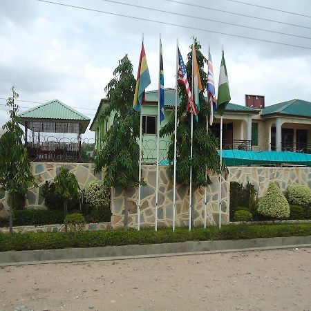 Dokua Royal Hotel Kwabenya ภายนอก รูปภาพ