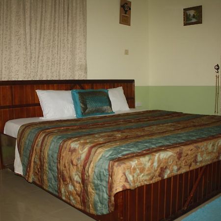 Dokua Royal Hotel Kwabenya ภายนอก รูปภาพ