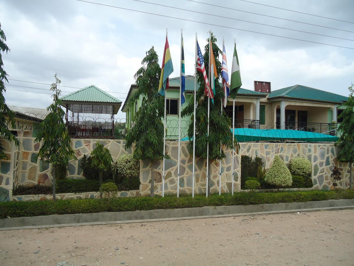 Dokua Royal Hotel Kwabenya ภายนอก รูปภาพ