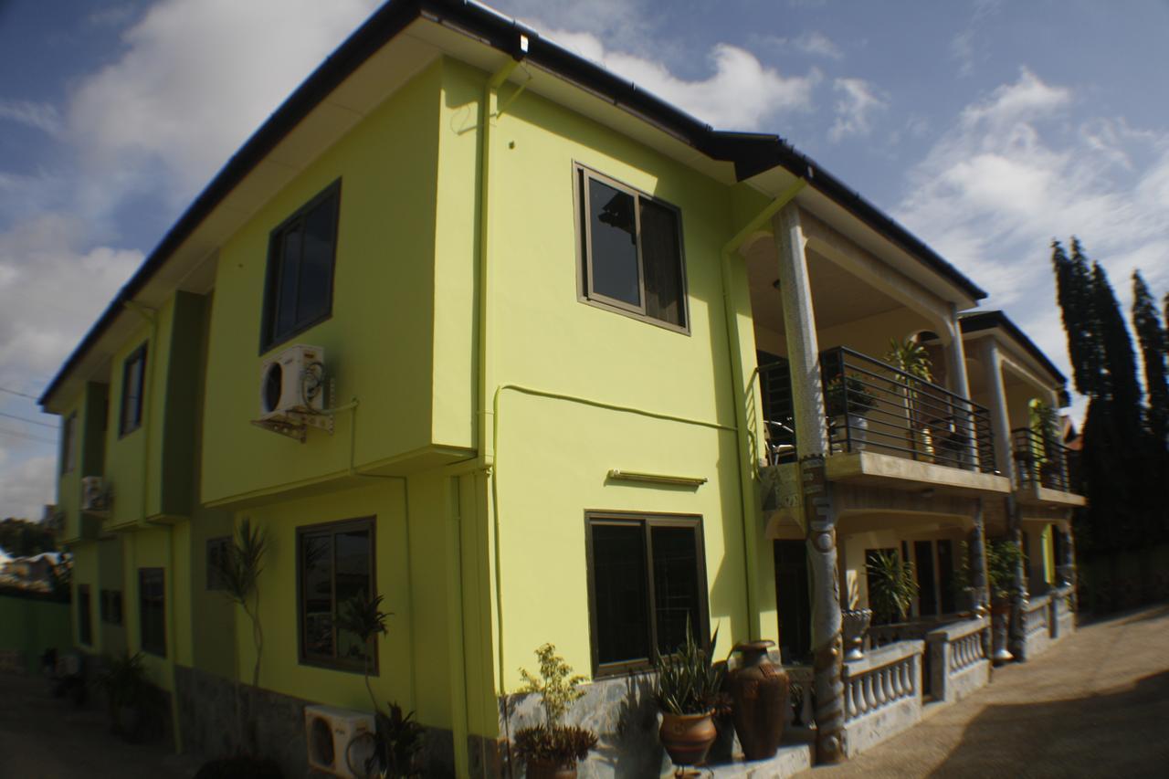 Dokua Royal Hotel Kwabenya ภายนอก รูปภาพ