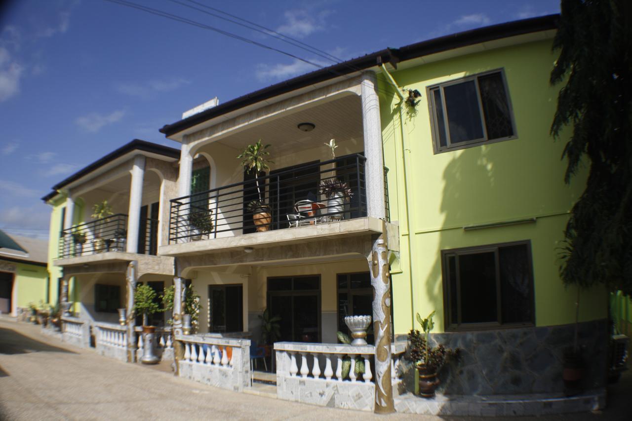 Dokua Royal Hotel Kwabenya ภายนอก รูปภาพ