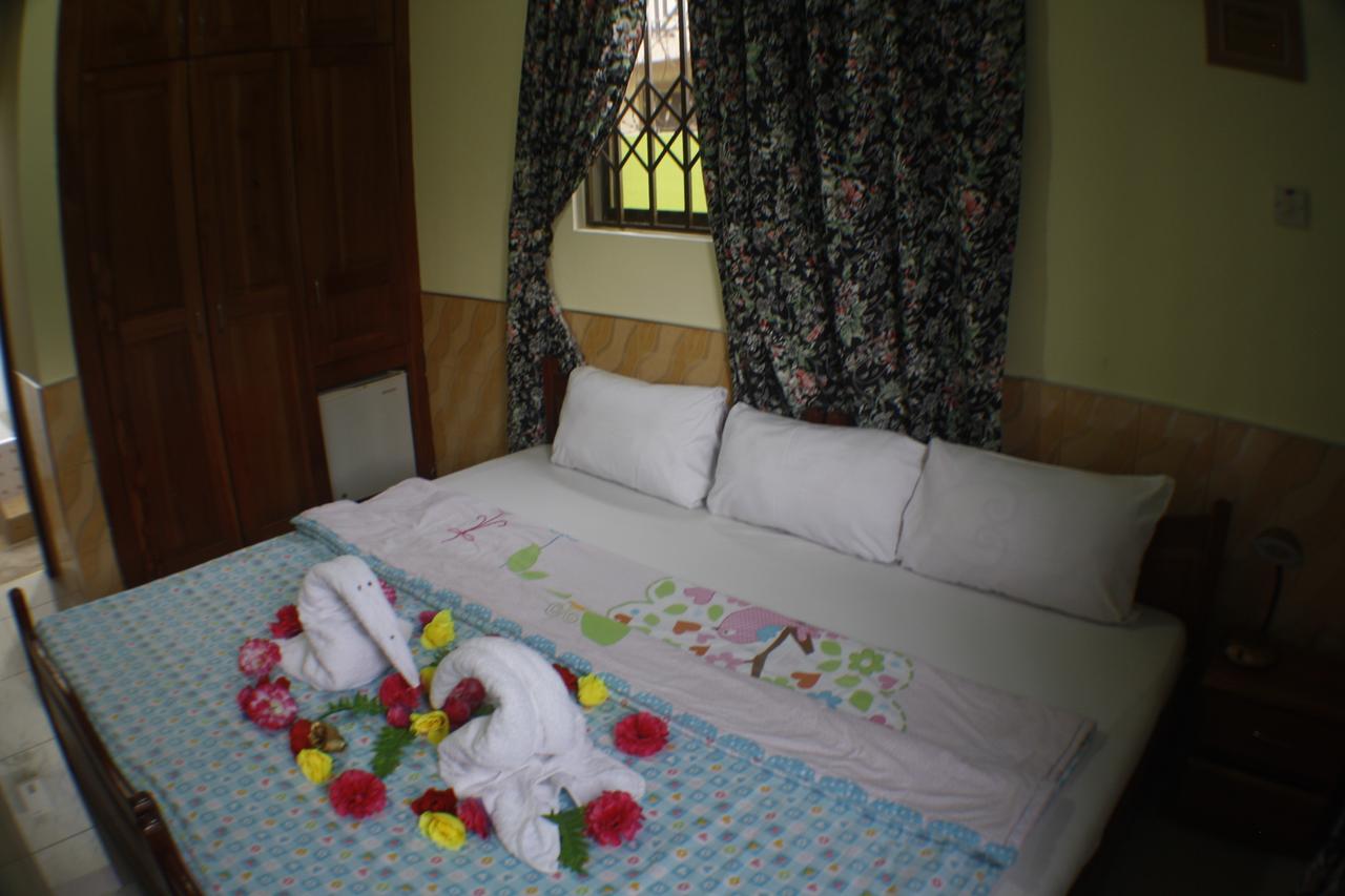 Dokua Royal Hotel Kwabenya ภายนอก รูปภาพ